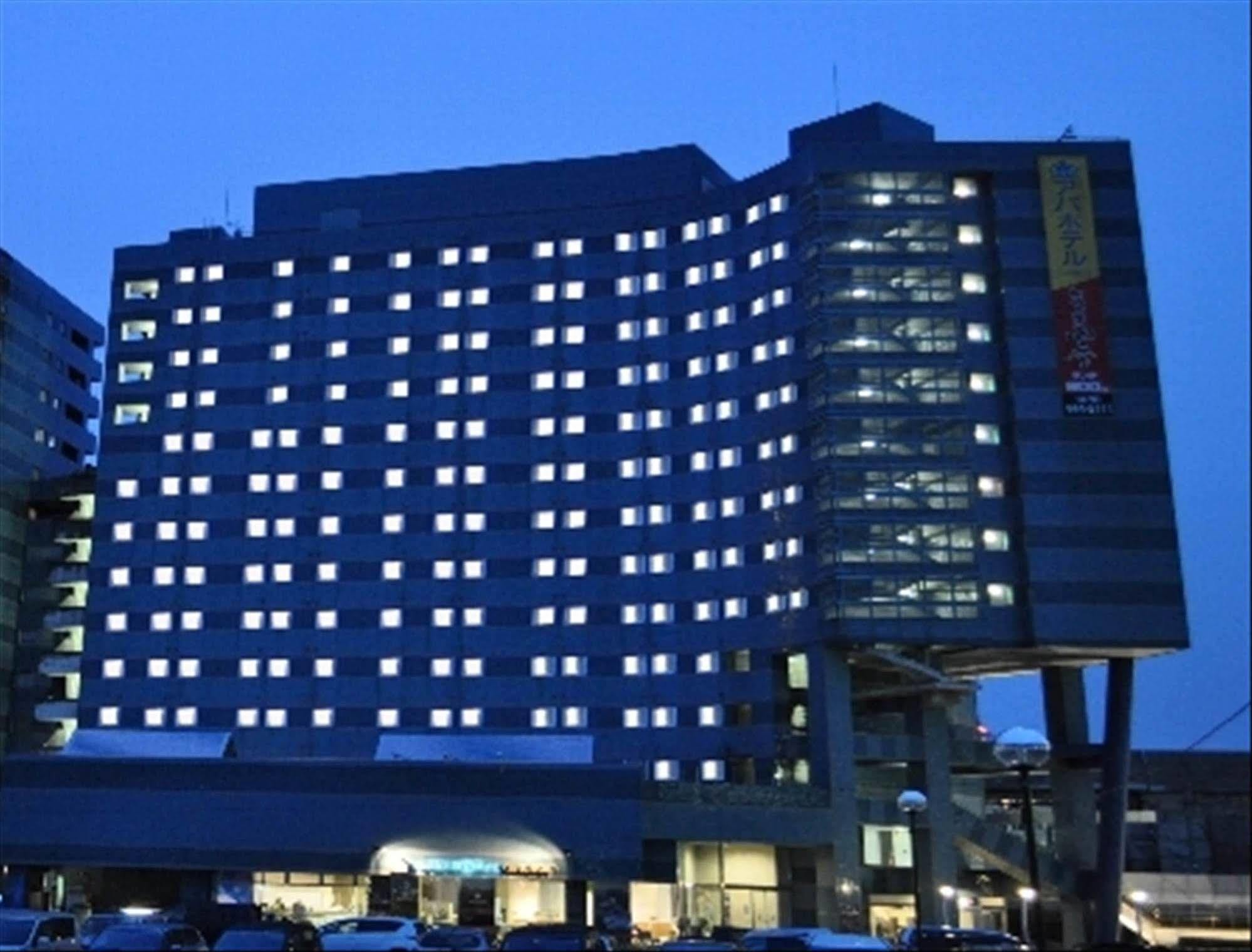 Apa Hotel Toyama Ekimae Exterior photo